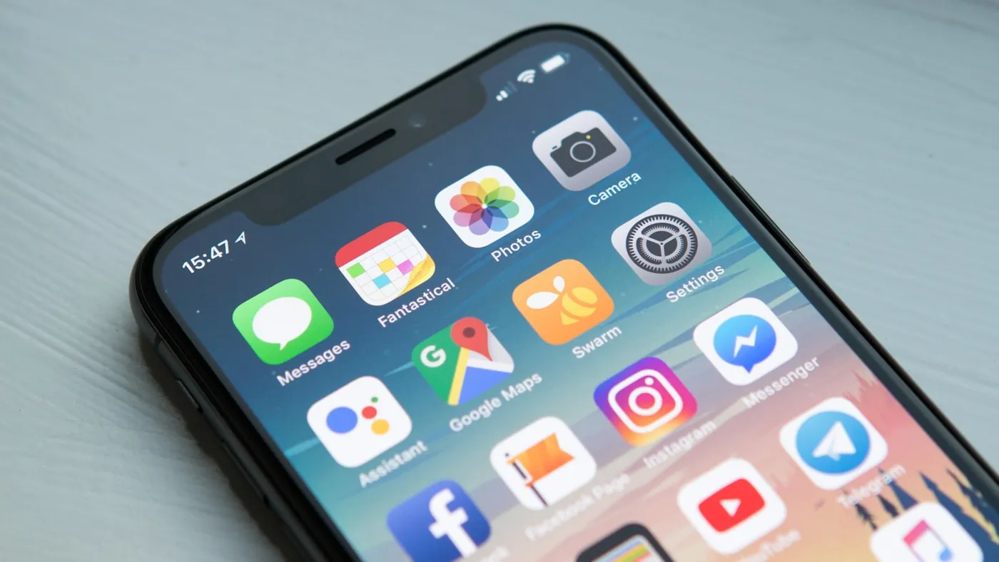 Schermo di smartphone che mostra l’attrito in un’esperienza di lead generation